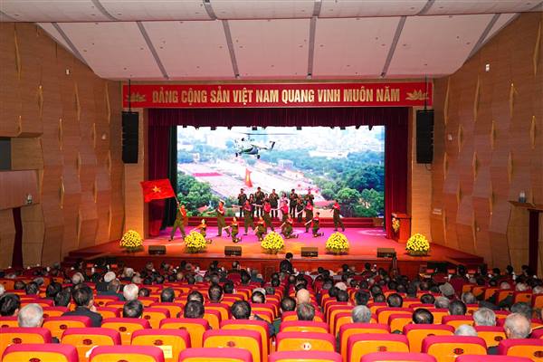 Gặp mặt cán bộ Quân đội nghỉ hưu, nghỉ công tác nhân Kỷ niệm 81 năm Ngày thành lập Quân đội nhân dân Việt Nam và 36 năm Ngày hội Quốc phòng toàn dân