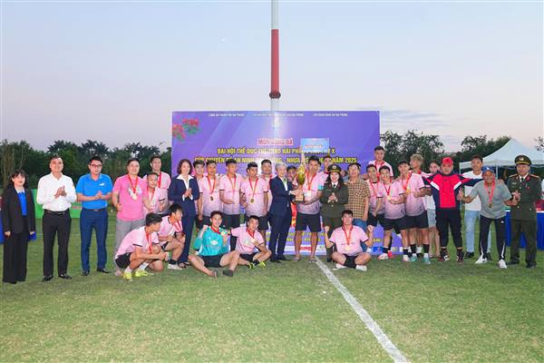 Đội tuyển phường Lê Chân xuất sắc giành cúp vô địch môn bóng đá Đại hội Thể dục Thể thao thành phố Hải Phòng lần thứ X