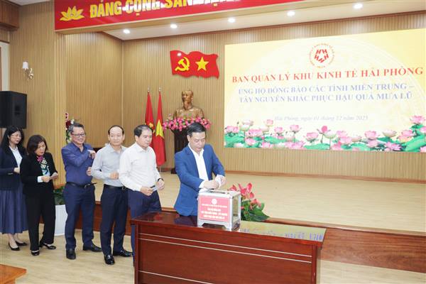 Ban Quản lý Khu kinh tế Hải Phòng phát động ủng hộ đồng bào các tỉnh miền Trung - Tây Nguyên khắc phục hậu quả mưa lũ