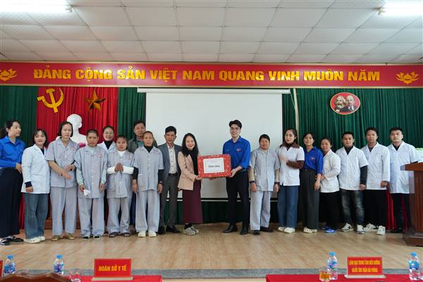 “Hành trình Blouse trắng - Kết nối yêu thương”: Lan tỏa nhân ái của tuổi trẻ ngành Y