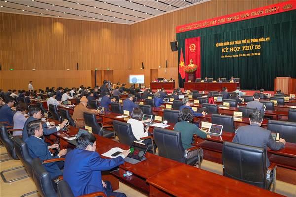 Phiên làm việc chiều 10/12: Các đại biểu HĐND thành phố biểu quyết nhất trí thông qua 29 nghị quyết