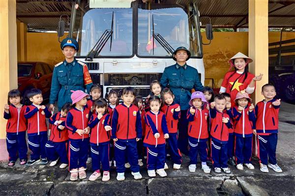 Rạng rỡ sắc màu chiến sĩ tí hon tại Trung đoàn Pháo Phòng không 240