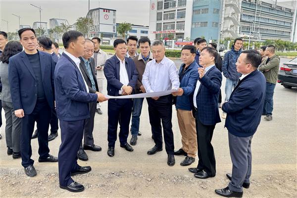 Phó Chủ tịch UBND thành phố Lê Trung Kiên kiểm tra tiến độ các khu công nghiệp trọng điểm