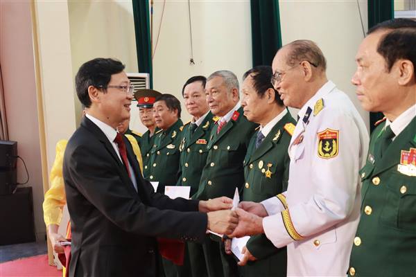 Phường Nhị Chiểu tổ chức gặp mặt nhân Ngày thành lập Quân đội nhân dân Việt Nam và Ngày hội Quốc phòng toàn dân