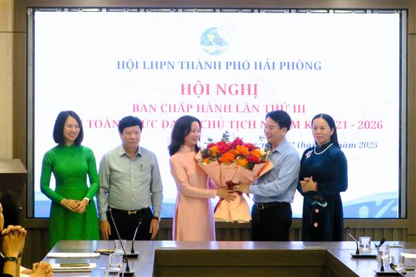 Bầu đồng chí Trần Thu Hương giữ chức danh Chủ tịch Hội Liên hiệp phụ nữ thành phố nhiệm kỳ 2021 - 2026