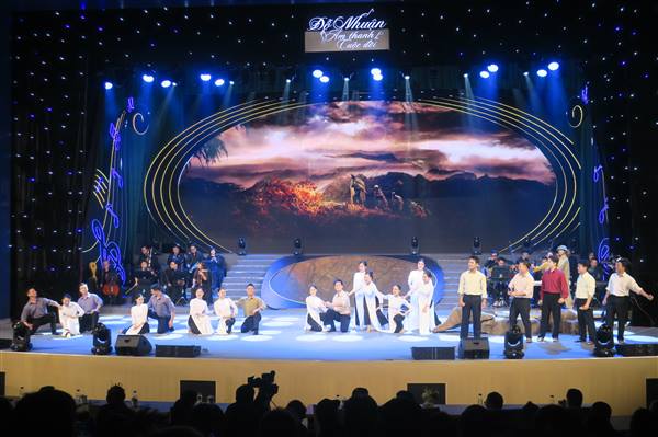 Đông đảo khán giả thành phố Cảng thưởng thức chương trình nghệ thuật “Đỗ Nhuận – Âm thanh cuộc đời”