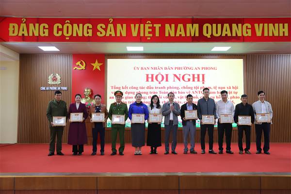 Phường An Phong khen thưởng nhiều tập thể, cá nhân có thành tích xuất sắc trong Phong trào Toàn dân bảo vệ an ninh tổ quốc