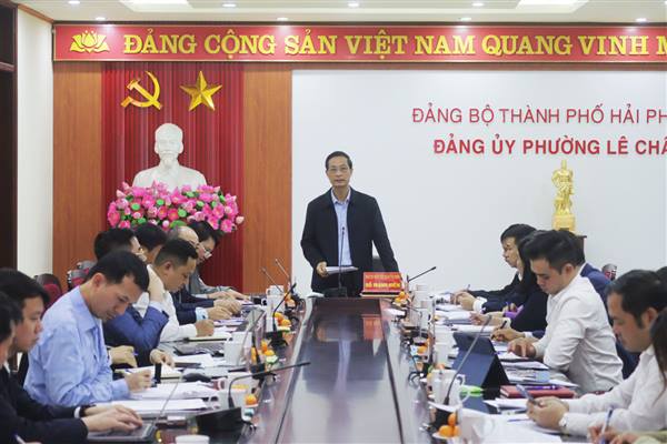 Phó Bí thư Thường trực Thành ủy Đỗ Mạnh Hiến làm việc Ban Thường vụ Đảng ủy phường Lê Chân