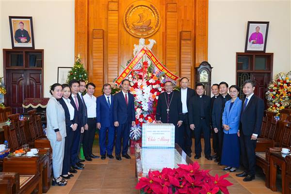 Phó Bí thư Thường trực Thành ủy thăm và chúc mừng Tòa Giám mục Hải Phòng nhân dịp Lễ Thiên Chúa Giáng sinh năm 2025