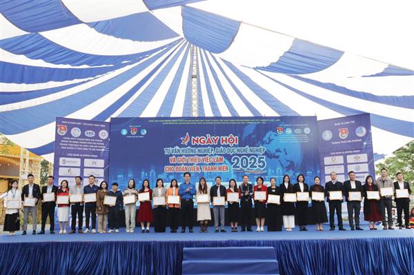 Ngày hội tư vấn hướng nghiệp, giáo dục nghề nghiệp và giới thiệu việc làm cho thanh niên năm 2025