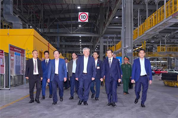 Phó Thủ tướng Thường trực Nguyễn Hòa Bình thăm và làm việc tại Hải Phòng: Khẳng định vai trò tiên phong của Cảng Hateco và động lực phát triển VinFast