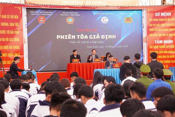 Phiên tòa giả định: Bài học trực quan về pháp luật cho học sinh 