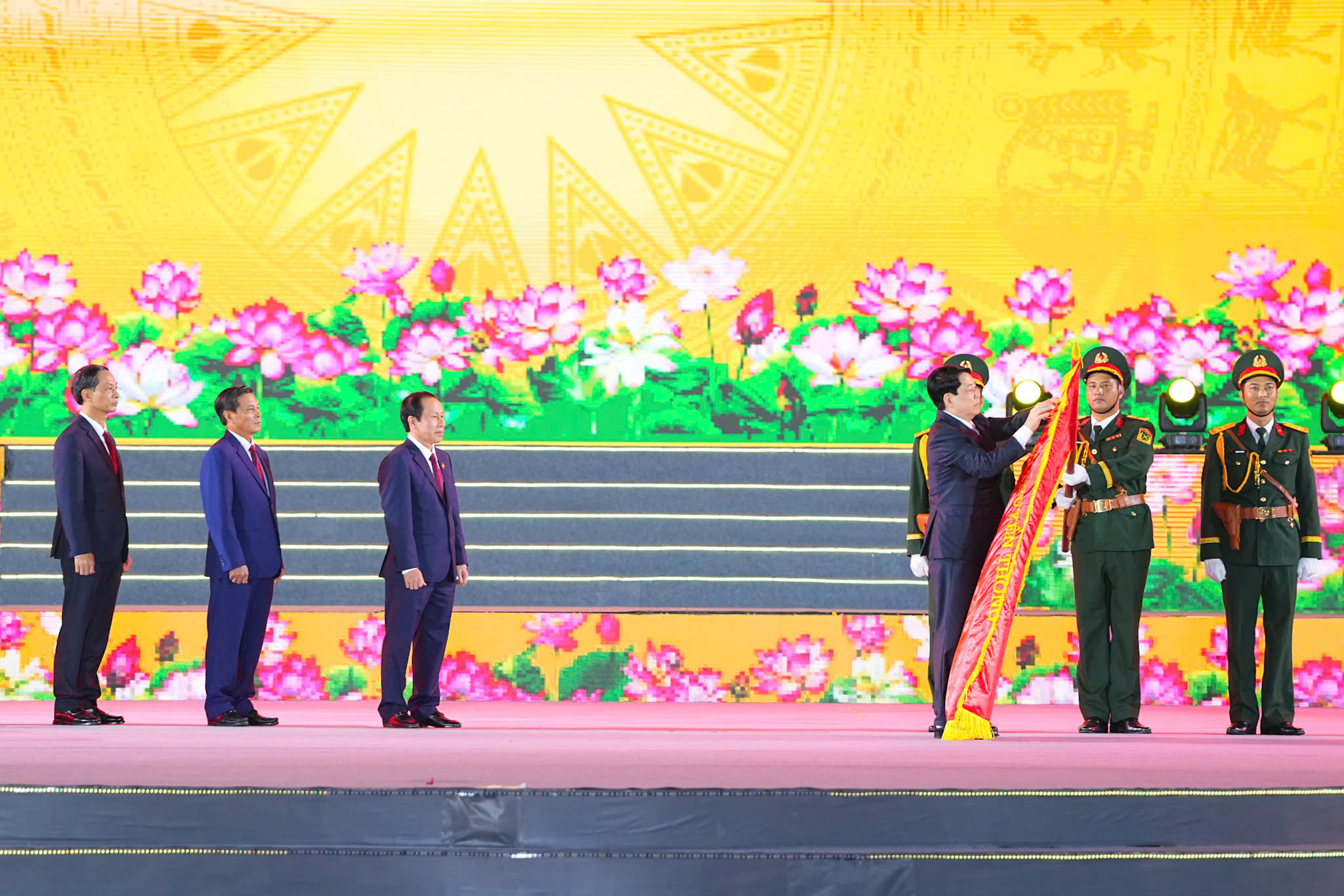 Nhấn vào ảnh để phóng to