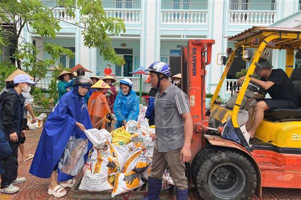 Hội Liên hiệp Phụ nữ các xã, phường, đặc khu chủ động triển khai biện pháp ứng phó với cơn Bão số 3