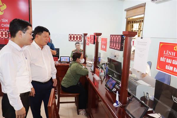 Trưởng Ban Quản lý Khu kinh tế làm việc với một số địa phương về vận hành chính quyền địa phương hai cấp và công tác chuẩn bị Đại hội Đảng