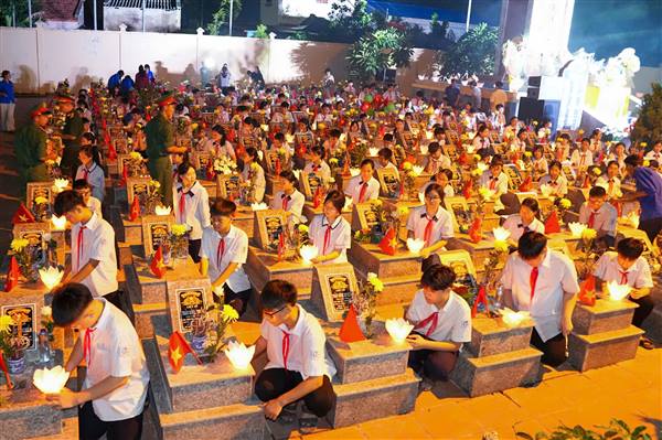 Phường Phù Liễn tổ chức Lễ thắp nến tri ân các Anh hùng liệt sĩ nhân Kỷ niệm 78 năm Ngày Thương binh - Liệt sĩ