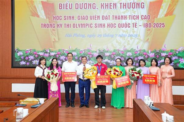 Biểu dương học sinh và giáo viên Trường THPT Chuyên Trần Phú đạt thành tích xuất sắc tại Olympic Sinh học Quốc tế 2025
