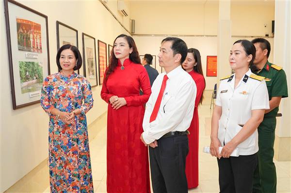 Khai mạc Triển lãm ảnh, tư liệu “Uống nước nhớ nguồn” nhân kỷ niệm 78 năm Ngày Thương binh – Liệt sĩ