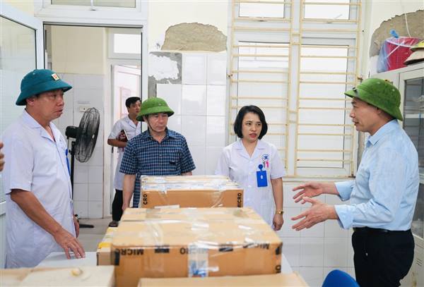 Lãnh đạo Sở Y tế kiểm tra, chỉ đạo đảm bảo công tác khám chữa bệnh an toàn, không gián đoạn trong Bão số 3 