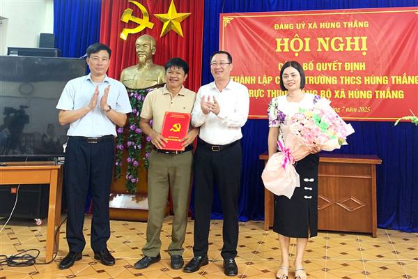 Đảng uỷ xã Hùng Thắng công bố các Quyết định thành lập Chi bộ trực thuộc