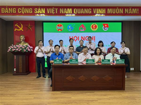 Ký kết Văn bản liên tịch về việc thực hiện ủy thác cho vay đối với hộ nghèo và các đối tượng chính sách khác