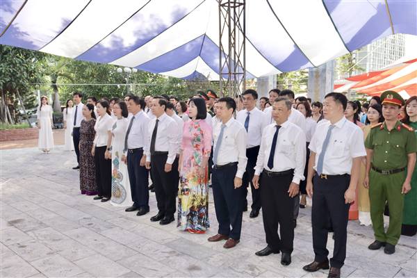 Phường Lê Chân và phường An Biên dâng hương Kỷ niệm 78 năm Ngày Thương binh, liệt sỹ (27/7/1947 - 27/7/2025)