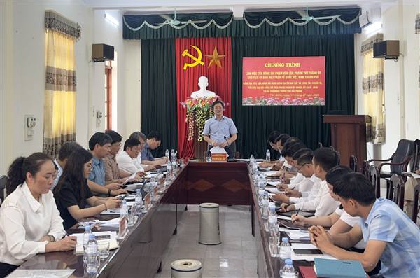 Đồng chí Phạm Văn Lập, Phó Bí thư Thành ủy, Chủ tịch Ủy ban MTTQ Việt Nam thành phố kiểm tra việc vận hành chính quyền địa phương 02 cấp tại xã Tân Minh