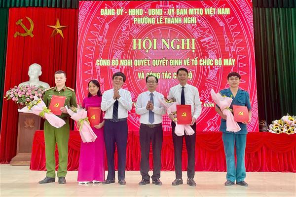 Phường Lê Thanh Nghị tổ chức công bố các Nghị quyết, Quyết định về tổ chức bộ máy và công tác cán bộ