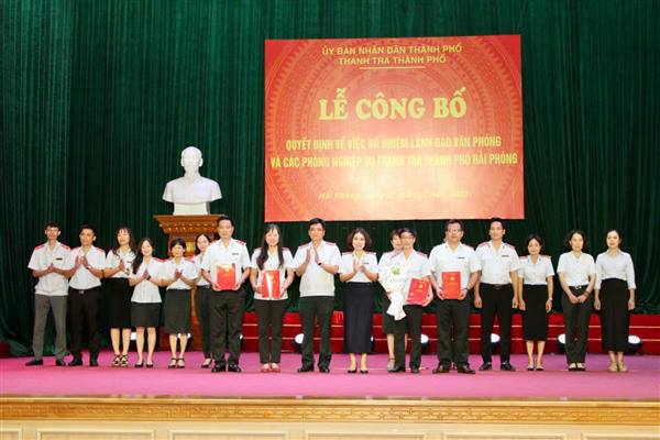 Thanh tra thành phố công bố các Quyết định về tổ chức bộ máy và bổ nhiệm cán bộ, công chức