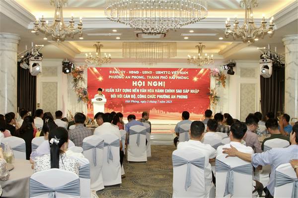 Phường An Phong tổ chức tập huấn “Xây dựng nền văn hóa hành chính sau sáp nhập” cho đội ngũ cán bộ, công chức, viên chức