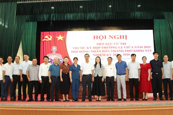 Phó Bí thư Thường trực Thành ủy Đỗ Mạnh Hiến cùng Tổ đại biểu số 23 HĐND thành phố tiếp xúc cử tri tại trụ sở xã An Lão 