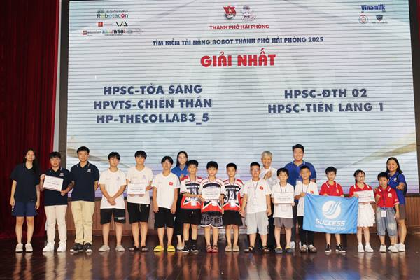 Tổng kết và trao giải Vòng loại miền Bắc sân chơi “Tài năng Robot - Robotacon WRO 2025”