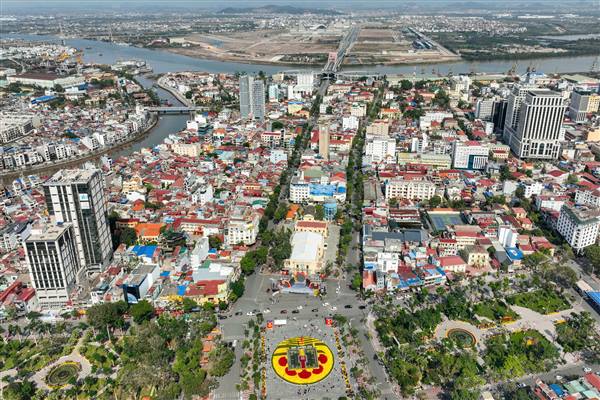 Báo cáo kế hoạch phát triển kinh tế - xã hội năm 2025 và nhiệm vụ, giải pháp 6 tháng cuối năm 2025 của thành phố Hải Phòng sau sắp xếp

