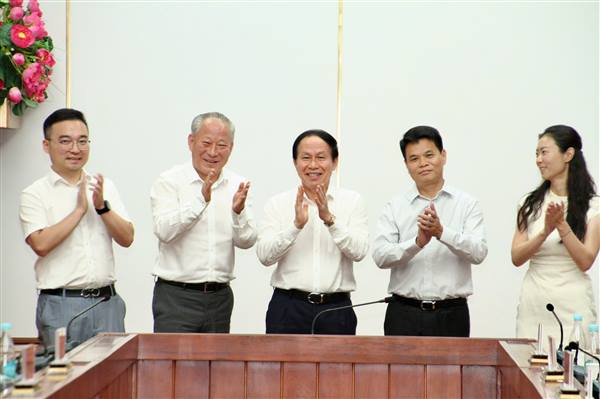 Bí thư Thành ủy Lê Tiến Châu tiếp và làm việc với Đoàn công tác Tập đoàn Xây dựng Thái Bình Dương