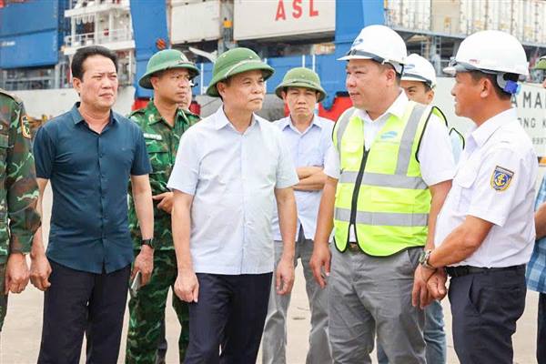 Chủ tịch UBND thành phố kiểm tra công tác phòng, chống Bão số 3 tại khu vực cảng biển, sân bay và một số địa phương