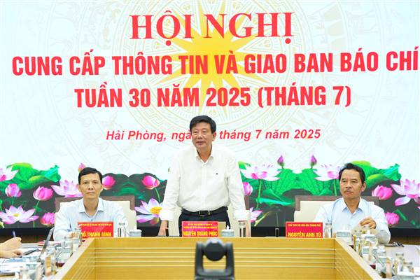 Hội nghị cung cấp thông tin và giao ban báo chí tháng 7: Đẩy mạnh tuyên truyền về tổ chức chính quyền địa phương 2 cấp và Đại hội Đảng các cấp