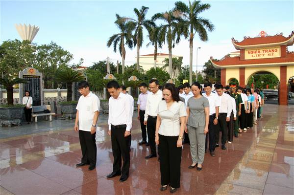 Phường Gia Viên&nbsp;dâng hương tưởng niệm các Anh hùng liệt sĩ 