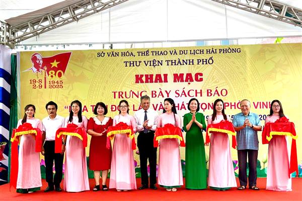 Khai mạc Trưng bày sách báo với chủ đề “Mùa Thu độc lập và Khát vọng phồn vinh” và trao Giải Cuộc thi Đại sứ Văn hoá đọc năm 2025