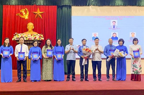 Thành lập Công đoàn phường Đông Hải: Bước tiến quan trọng trong củng cố hệ thống chính trị cơ sở