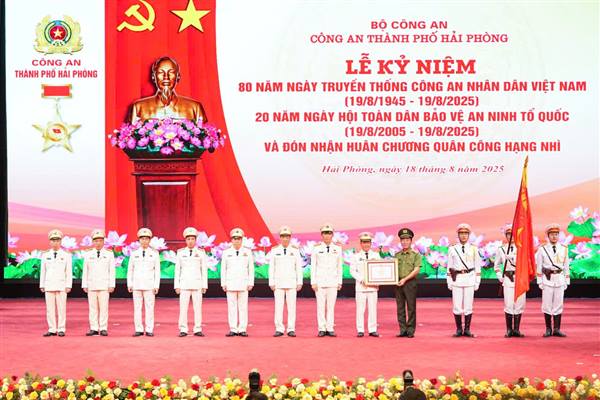Công an thành phố Kỷ niệm 80 năm Ngày truyền thống CAND Việt Nam, 20 năm Ngày hội toàn dân bảo vệ ANTQ và đón nhận Huân chương Quân công hạng Nhì