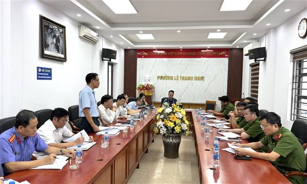 Ban Pháp chế HĐND thành phố giám sát công tác phòng, chống buôn lậu, gian lận thương mại và hàng giả tại Công an phường Lê Thanh Nghị