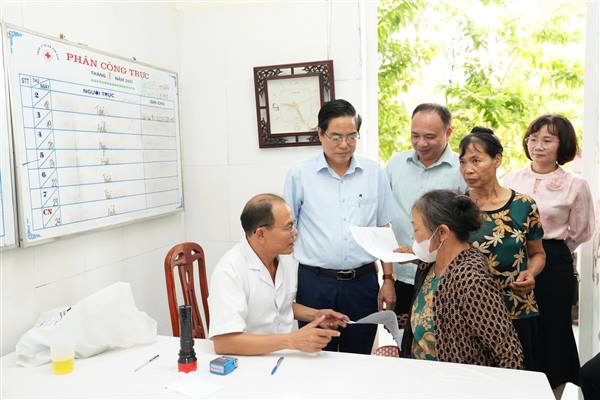 Tập trung triển khai hiệu quả công tác khám sức khỏe định kỳ cho người cao tuổi trên địa bàn thành phố