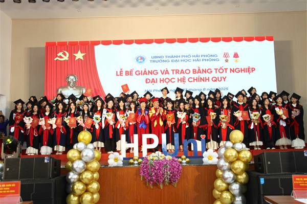 Trường Đại học Hải Phòng Bế giảng và trao Bằng tốt nghiệp hệ chính quy cho hơn 2.000 sinh viên Khóa 22, niên khóa 2021 – 2025 