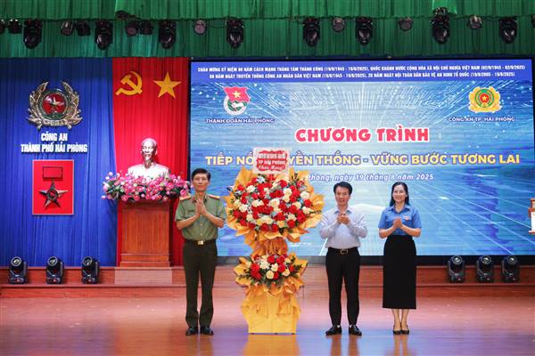 Chương trình “Tiếp nối truyền thống - Vững bước tương lai”: Khơi dậy khát vọng cống hiến, xung kích, sáng tạo của tuổi trẻ