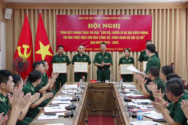 Bộ đội Biên phòng thànhphố&nbsp;đẩy mạnh phong trào thi đua thựchiện&nbsp;văn hoá công sở, xứng danh Bộ đội Cụ Hồ