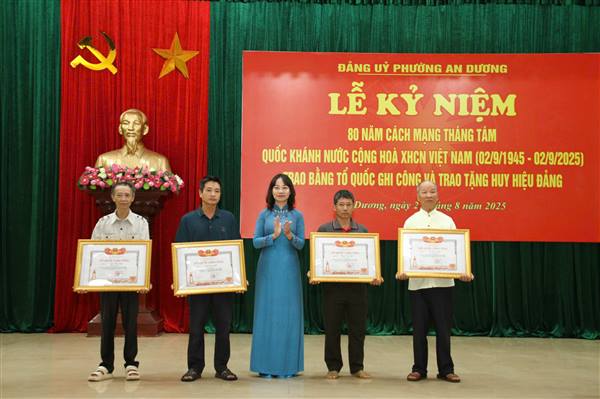 Phường An Dương Kỷ niệm 80 năm Quốc khánh 2/9, trao Bằng Tổ quốc ghi công và Huy hiệu Đảng