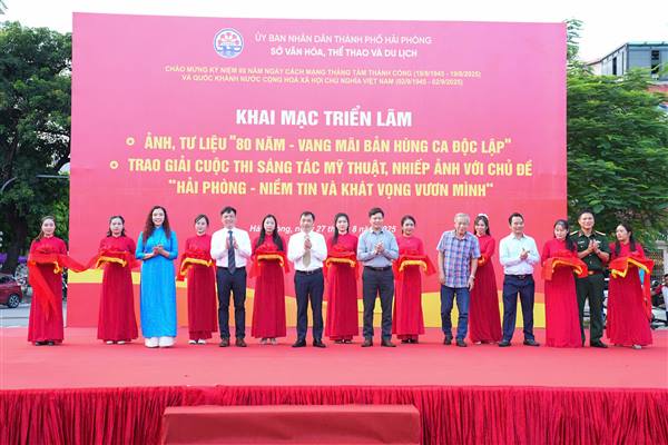 Khai mạc Triển lãm ảnh, tư liệu “80 năm - Vang mãi bản hùng ca độc lập”