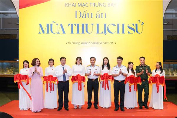 Bảo tàng Hải Phòng khai mạc Phòng trưng bày Chuyên đề “Dấu ấn mùa thu lịch sử”