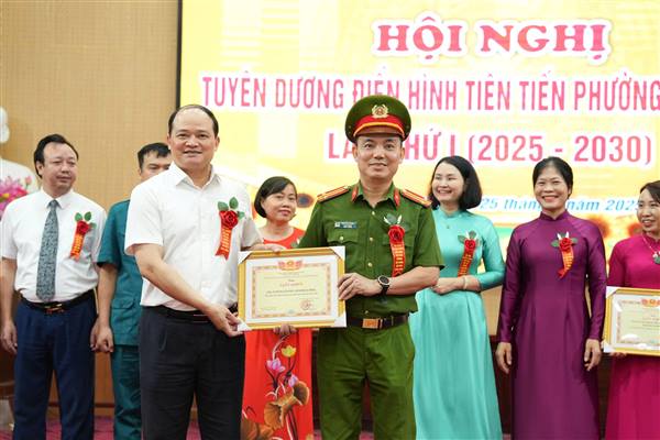 Phường Hải Dương biểu dương 24 tập thể và 48 cá nhân tiêu biểu tại Hội nghị điển hình tiên tiến lần thứ I, giai đoạn 2025–2030