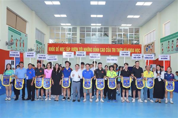 Gần 100 vận động viên tham gia giải Bóng bàn phường Hồng Bàng lần thứ I năm 2025